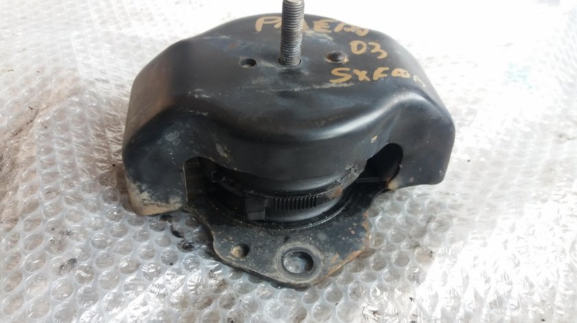 Suport motor stanga fata mitsubishi pajero 3 2.5 tdi 4d56 2003 mr554183