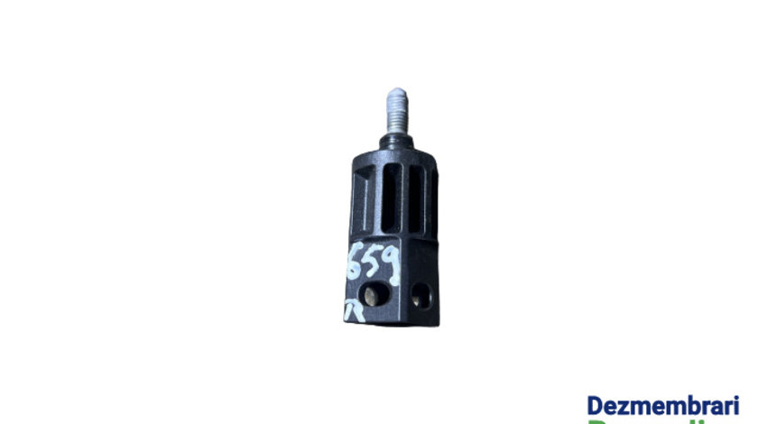 Surub fixare lampa stop dreapta Audi A4 B8/8K [2007 - 2011] Sedan 4-usi 2.0 TDI multitronic (143 hp) Cod motor: CAGA