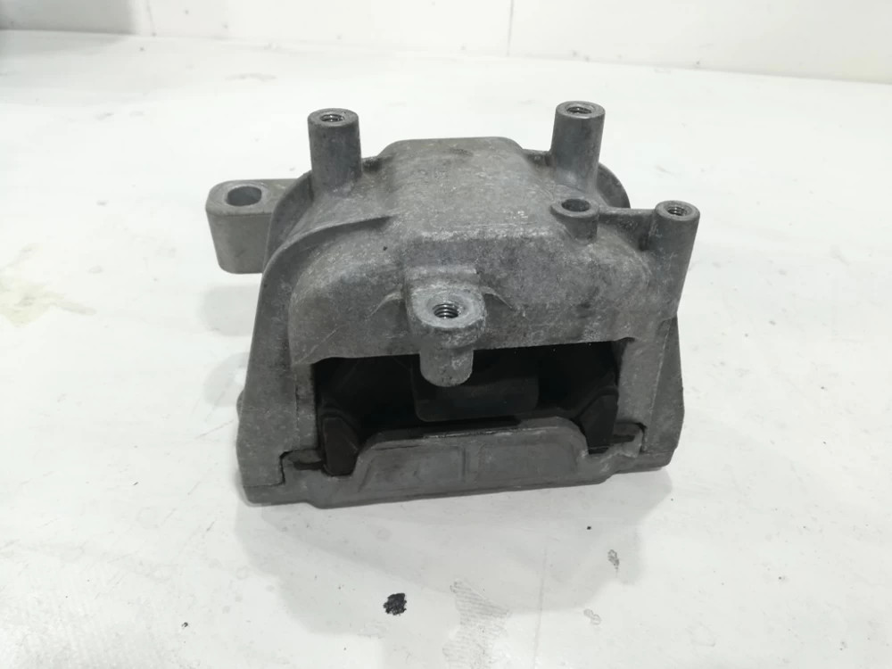 Tampon Motor Vw Passat B6 motorizare 2.0 TDI an 2005 2006 2007 2008 2009 2010 2011 cod motor CBA