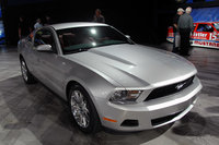 Click image for larger version

Name:	2010mustangintrolive_24.jpg
Views:	210
Size:	239.4 KB
ID:	704773