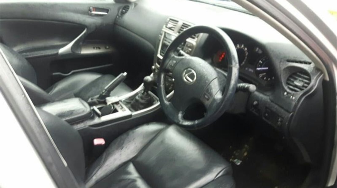 Trager Lexus IS 2006 Berlina 2.2