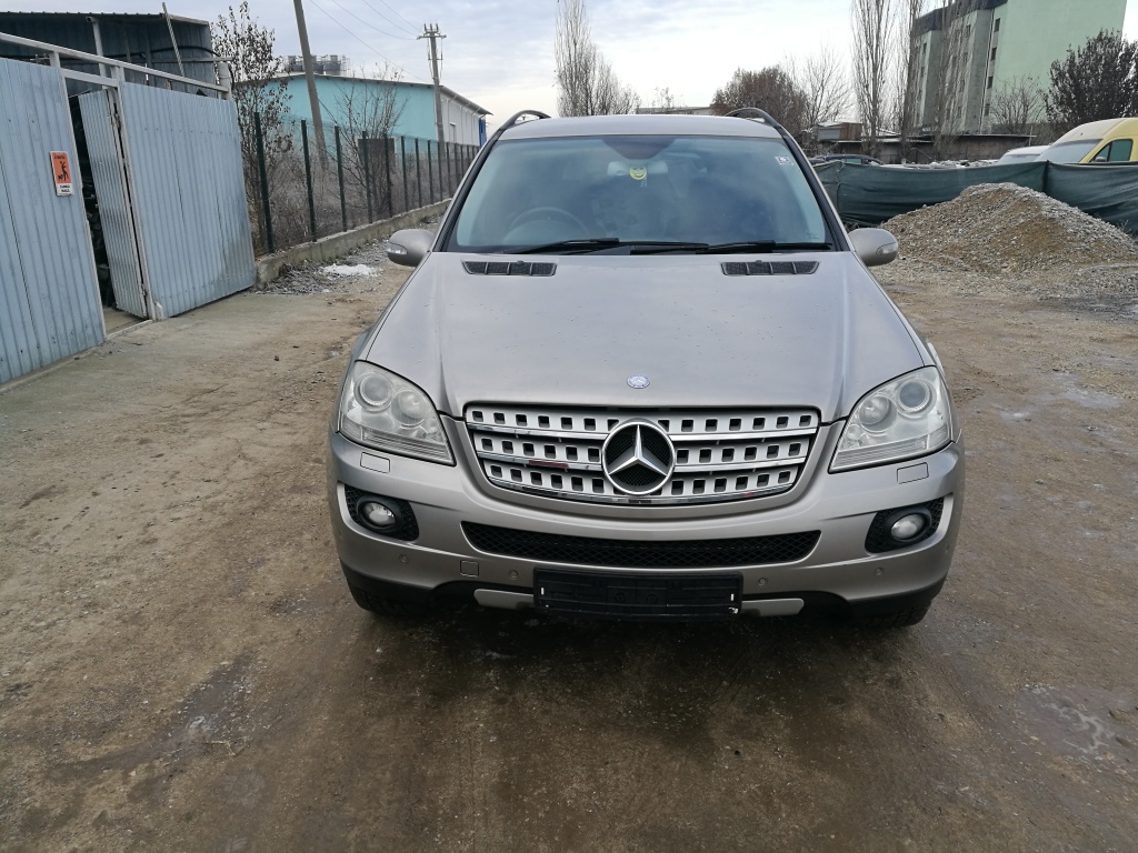 Usa dreapta fata Mercedes M-CLASS W164 2007 JEEP ML320 CDI