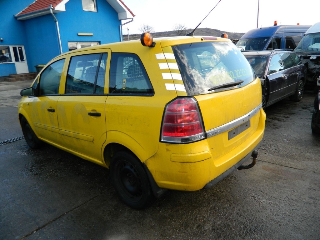 Usa dreapta - stanga spate Opel Zafira B model 2005-2009