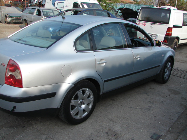 Usa spate dreapta Volkswagen VW Passat B5.5 [facelift] [2000 - 2005] Sedan 1.9 TDI 6MT (131 hp) (3B3)