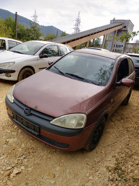 Usi fata Opel Corsa