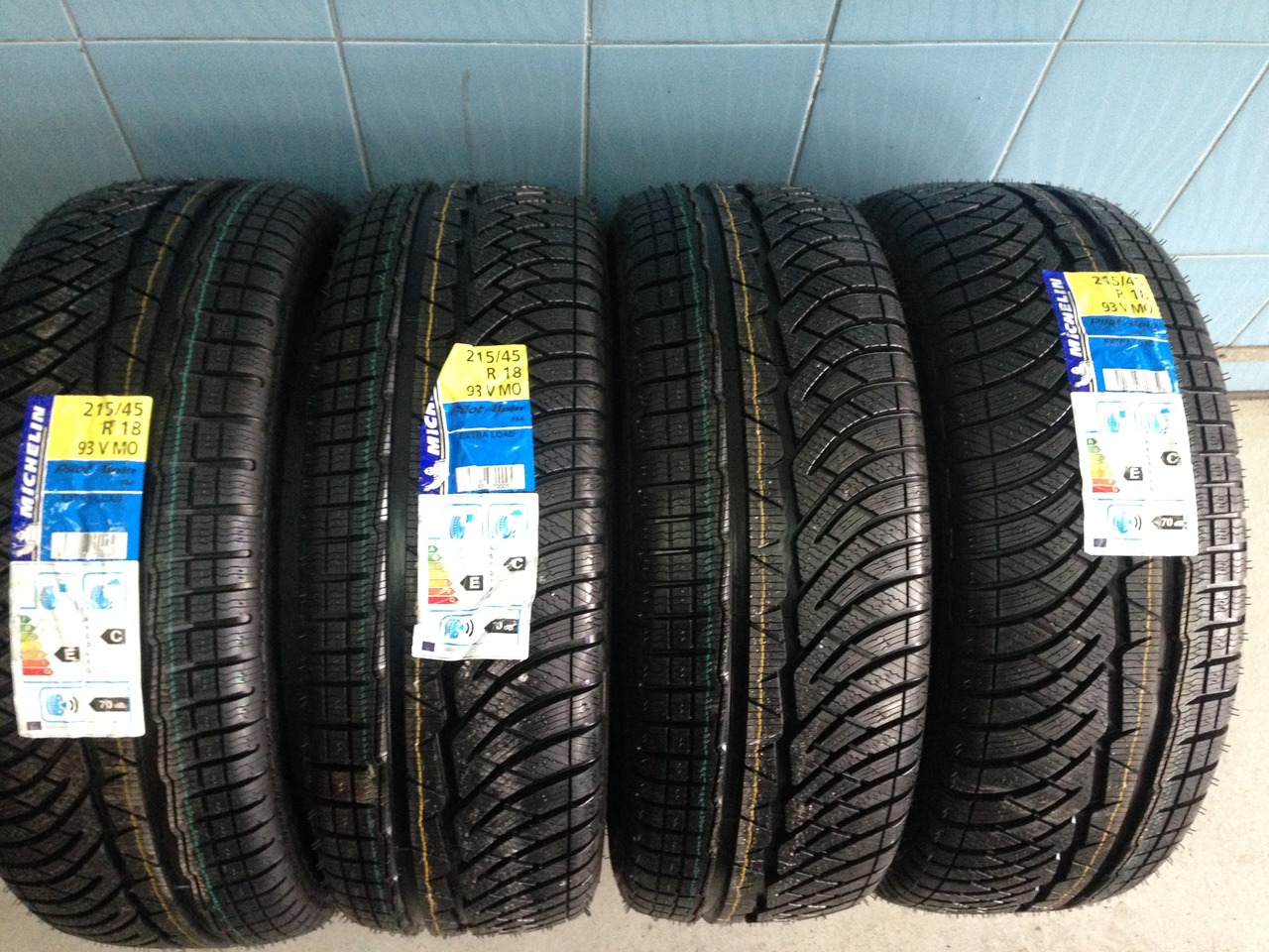 VAND 4 ANVELOPE 215/45/18 MICHELIN DE IARNA NOI #1343954