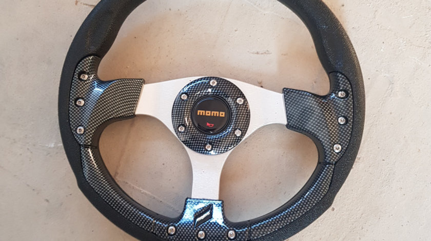 Volan Sport Carbon MOMO cu buton de claxon